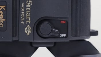 ケンコーVCスマート双眼鏡_防振機能ボタン