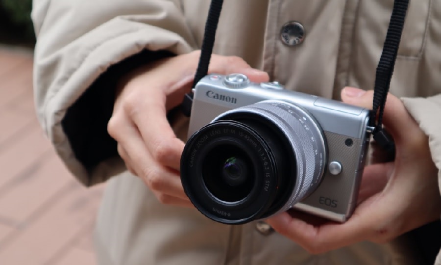 Canon EOSM200 ミラーレス一眼レフカメラ